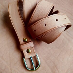 Veisenahast püksirihm